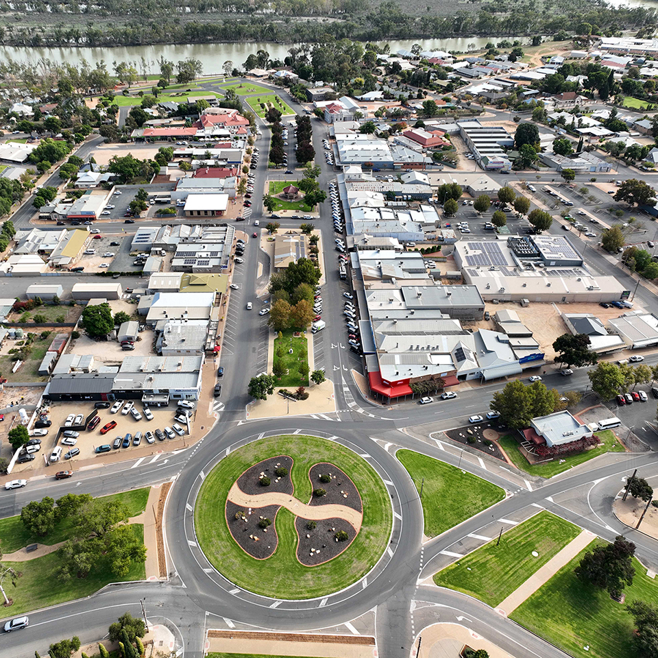 Drone shot of Loxton from the roundabout northwards towards the River Murray
